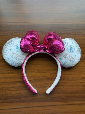 Disney Vacation Club DVC Member Ears Pink Sequin Bow